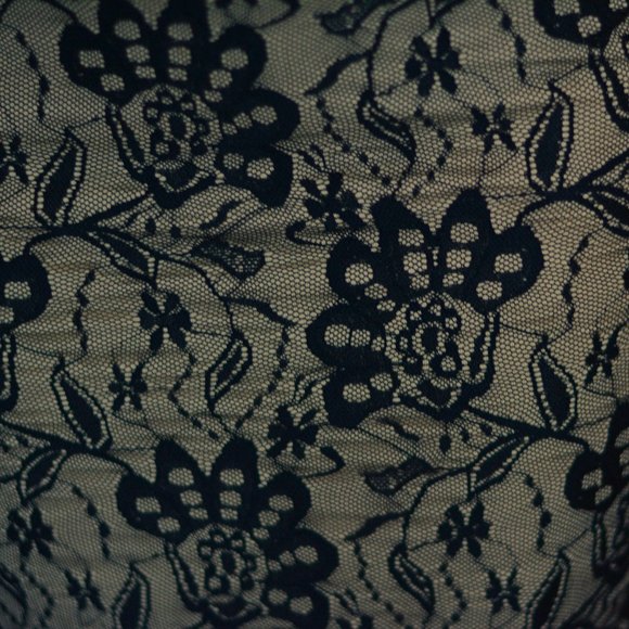 dress with a bow - Picture 5 of 6